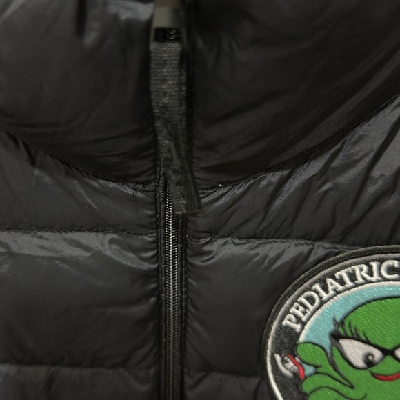 344 Uniqlo | NWOT Lightweight Down Puffer Vest – Green Octopus Patch (Size S) - Picture 7 of 14